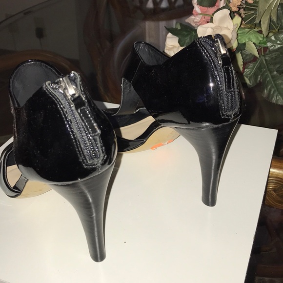 Franco Sarto Black  Patent Leather Sandals - Picture 3 of 8